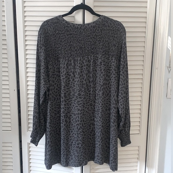 Side Stitch Smocked Yoke Printed Tunic - Picture 6 of 6